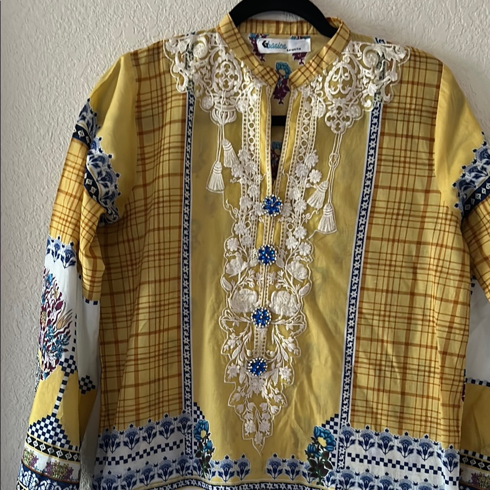 Women’s Gul Ahmed Yellow Embroidered Lawn 3 piece Suit Size Large 14